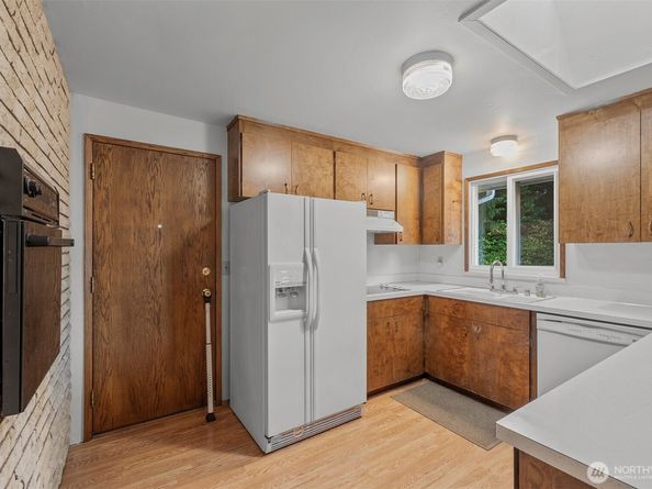 1027 S 112th Street, Seattle WA 98168
