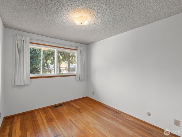 1027 S 112th Street, Seattle WA 98168