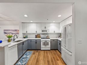4722 12th Avenue NE 203, Seattle WA 98105