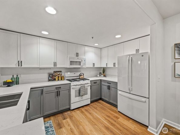 4722 12th Avenue NE 203, Seattle WA 98105