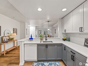 4722 12th Avenue NE 203, Seattle WA 98105