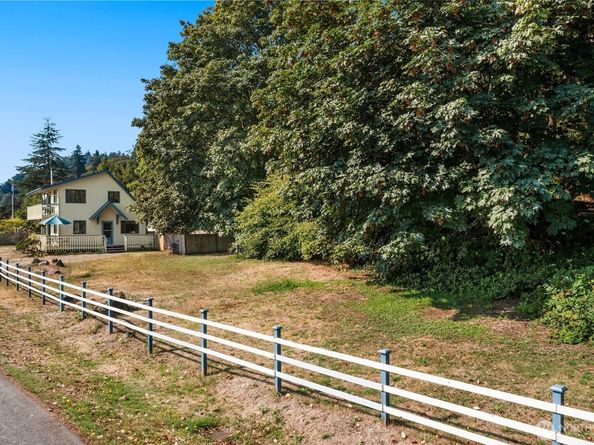27523 SW Sandy Shores Drive, Vashon WA 98070