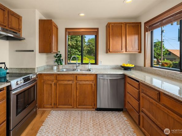 27523 SW Sandy Shores Drive, Vashon WA 98070