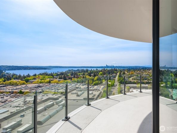 838 Avenue Square NE 1901, Bellevue WA 98004