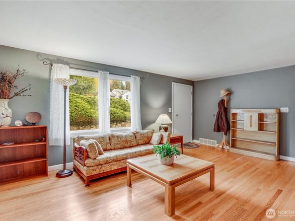 551 Bronson Way NE, Renton WA 98056