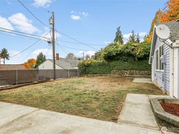 551 Bronson Way NE, Renton WA 98056