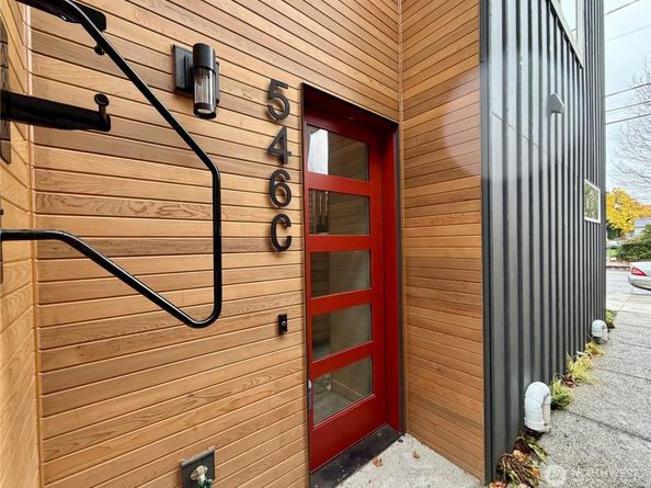 546 S Cloverdale Street C, Seattle WA 98108