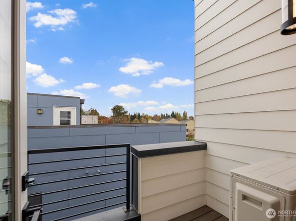 546 S Cloverdale Street C, Seattle WA 98108