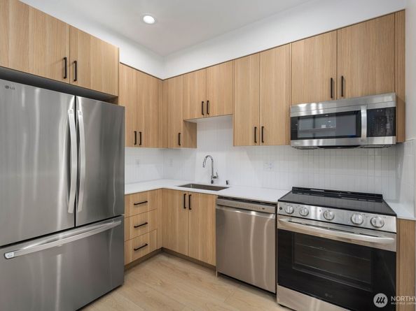 546 S Cloverdale Street C, Seattle WA 98108