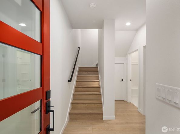 546 S Cloverdale Street C, Seattle WA 98108