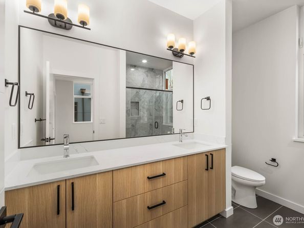 546 S Cloverdale Street C, Seattle WA 98108