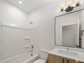 546 S Cloverdale Street C, Seattle WA 98108