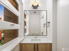 546 S Cloverdale Street C, Seattle WA 98108