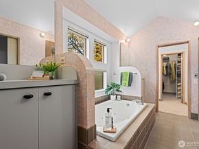 930 37th Avenue, Seattle WA 98122