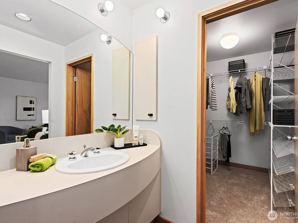 930 37th Avenue, Seattle WA 98122