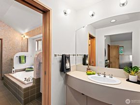 930 37th Avenue, Seattle WA 98122