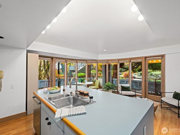 930 37th Avenue, Seattle WA 98122