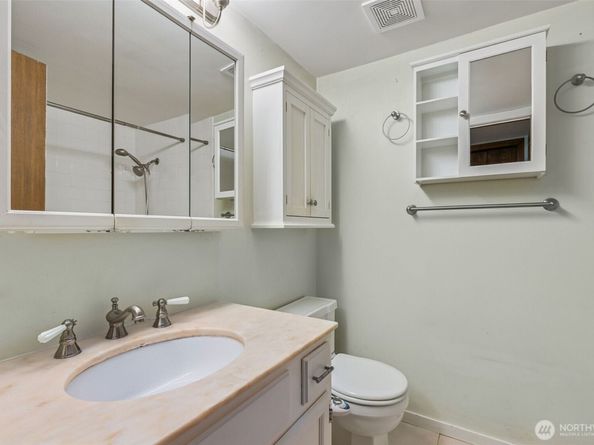 13730 15th Avenue NE E102, Seattle WA 98125