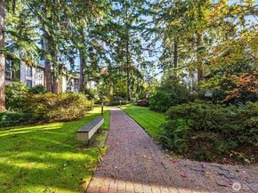 13730 15th Avenue NE E102, Seattle WA 98125