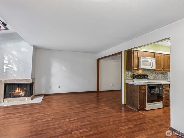 13730 15th Avenue NE E102, Seattle WA 98125