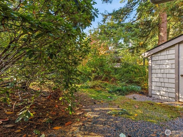 13730 15th Avenue NE E102, Seattle WA 98125