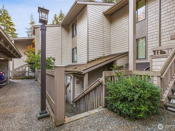 13730 15th Avenue NE E102, Seattle WA 98125