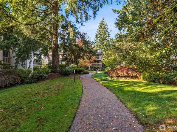 13730 15th Avenue NE E102, Seattle WA 98125