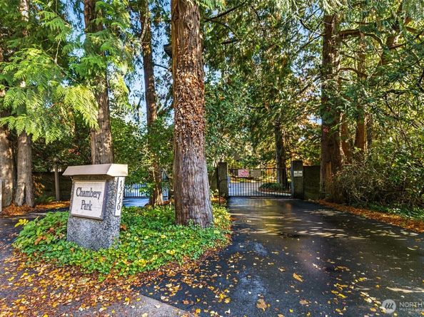 13730 15th Avenue NE E102, Seattle WA 98125