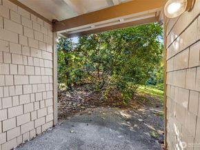 13730 15th Avenue NE E102, Seattle WA 98125