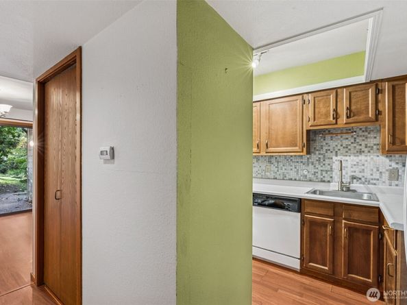 13730 15th Avenue NE E102, Seattle WA 98125