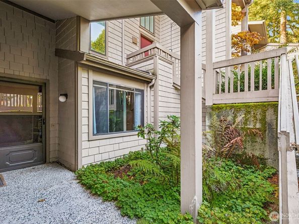 13730 15th Avenue NE E102, Seattle WA 98125