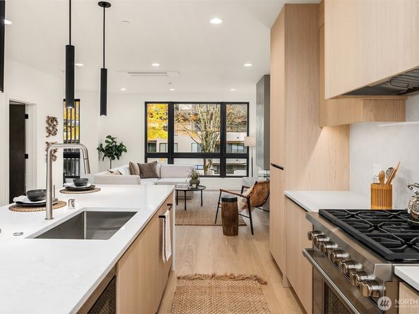 419 99th Avenue NE, Bellevue WA 98004