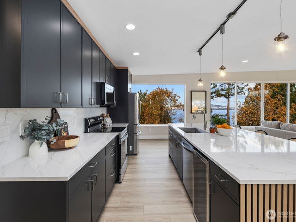 1701 41st Avenue SW, Seattle WA 98116