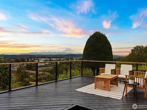 212 Hi Crest Drive, Auburn WA 98001