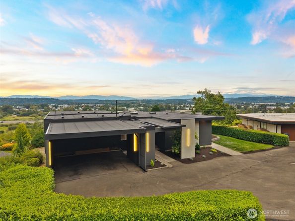 212 Hi Crest Drive, Auburn WA 98001