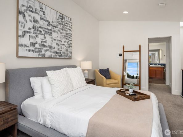 556 Highland Drive, Seattle WA 98109