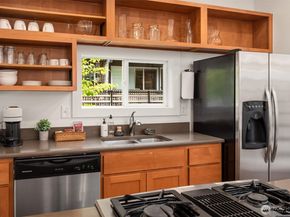 556 Highland Drive, Seattle WA 98109