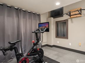 556 Highland Drive, Seattle WA 98109