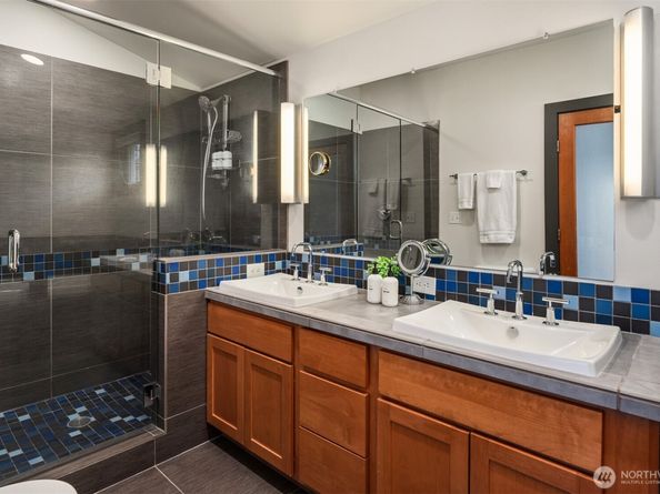 556 Highland Drive, Seattle WA 98109