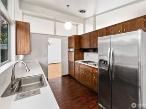 4360 Somerset Boulevard SE, Bellevue WA 98006