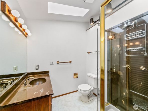 4360 Somerset Boulevard SE, Bellevue WA 98006