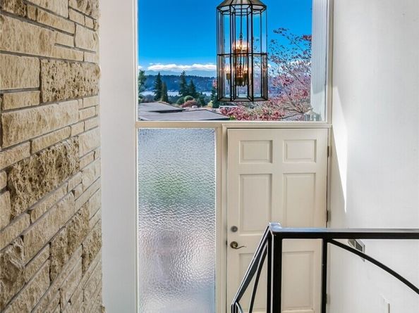 4360 Somerset Boulevard SE, Bellevue WA 98006