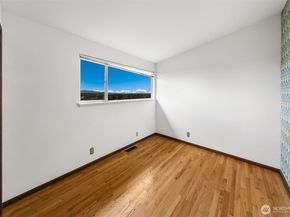 4360 Somerset Boulevard SE, Bellevue WA 98006