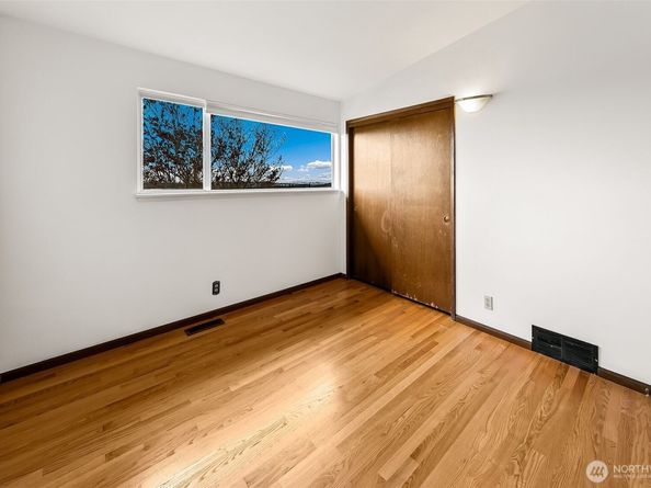 4360 Somerset Boulevard SE, Bellevue WA 98006