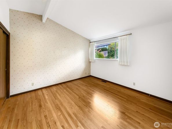 4360 Somerset Boulevard SE, Bellevue WA 98006