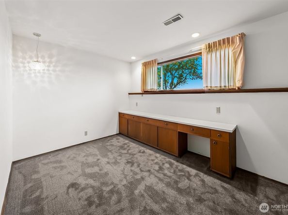 4360 Somerset Boulevard SE, Bellevue WA 98006