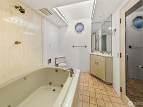 4360 Somerset Boulevard SE, Bellevue WA 98006