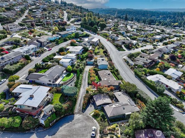 4360 Somerset Boulevard SE, Bellevue WA 98006