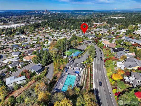 4360 Somerset Boulevard SE, Bellevue WA 98006