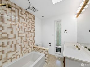 4360 Somerset Boulevard SE, Bellevue WA 98006